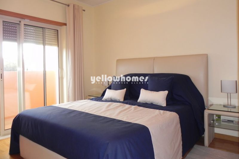 Moradia V4 com piscina perto de Vale do Lobo